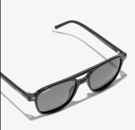 Jackson Square Shiny Black / Smoke