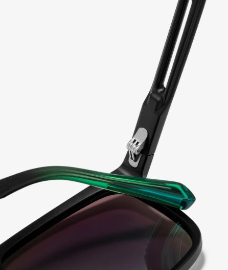 Rift Matte Black / Green Revo